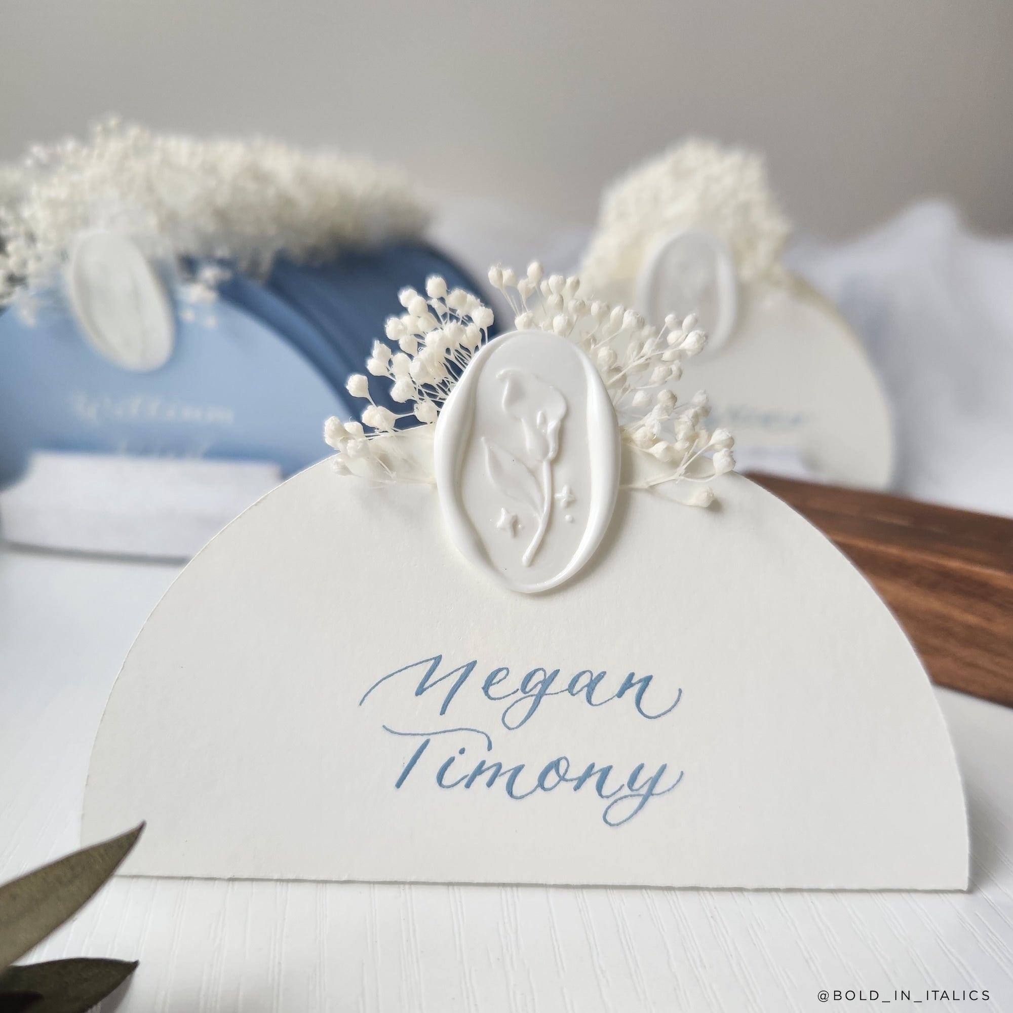 Ivory Lessebo calligraphy wedding place card by @bold_in_italics