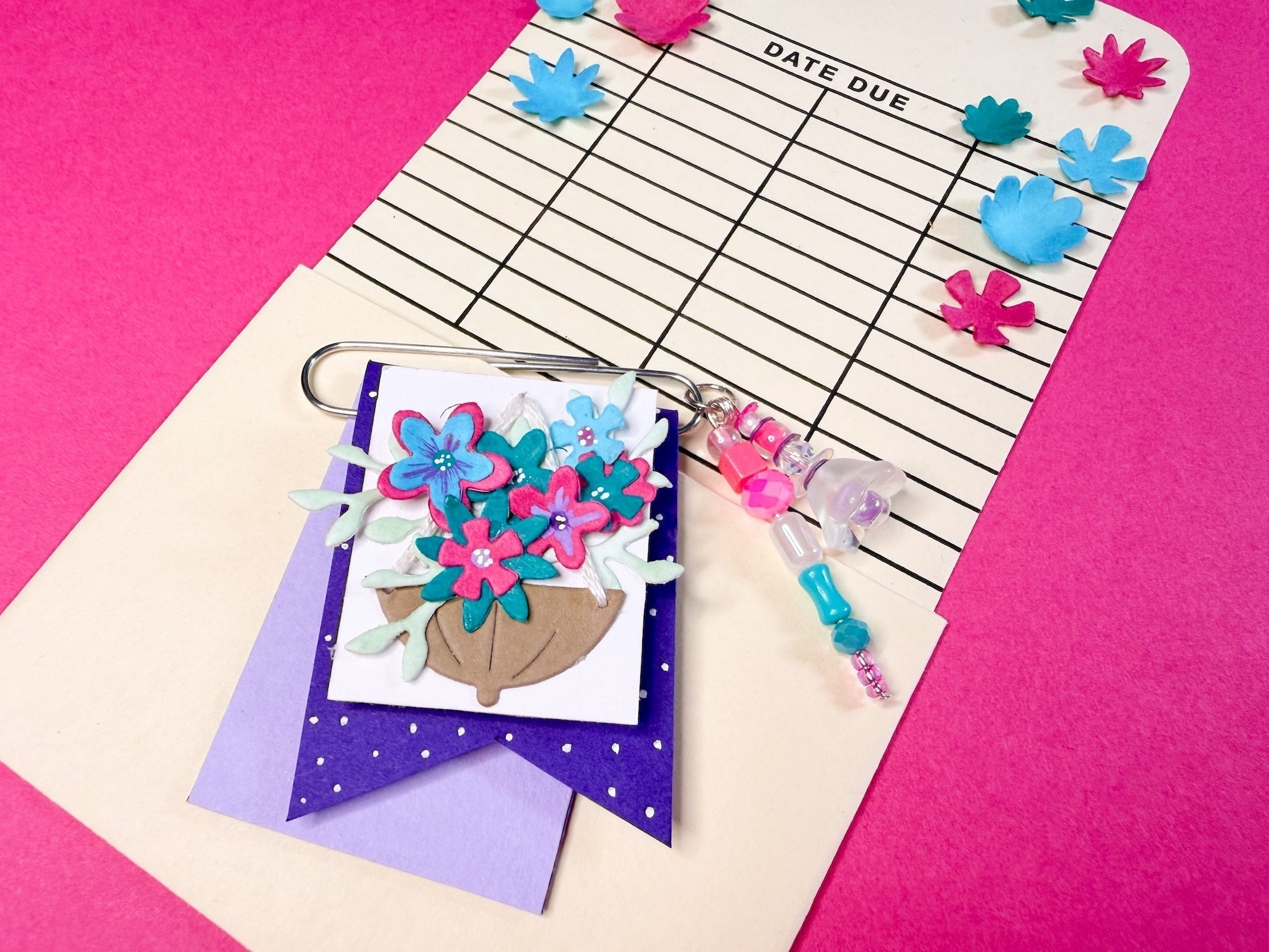 Cute DIY Flower Paperclip Embellishment